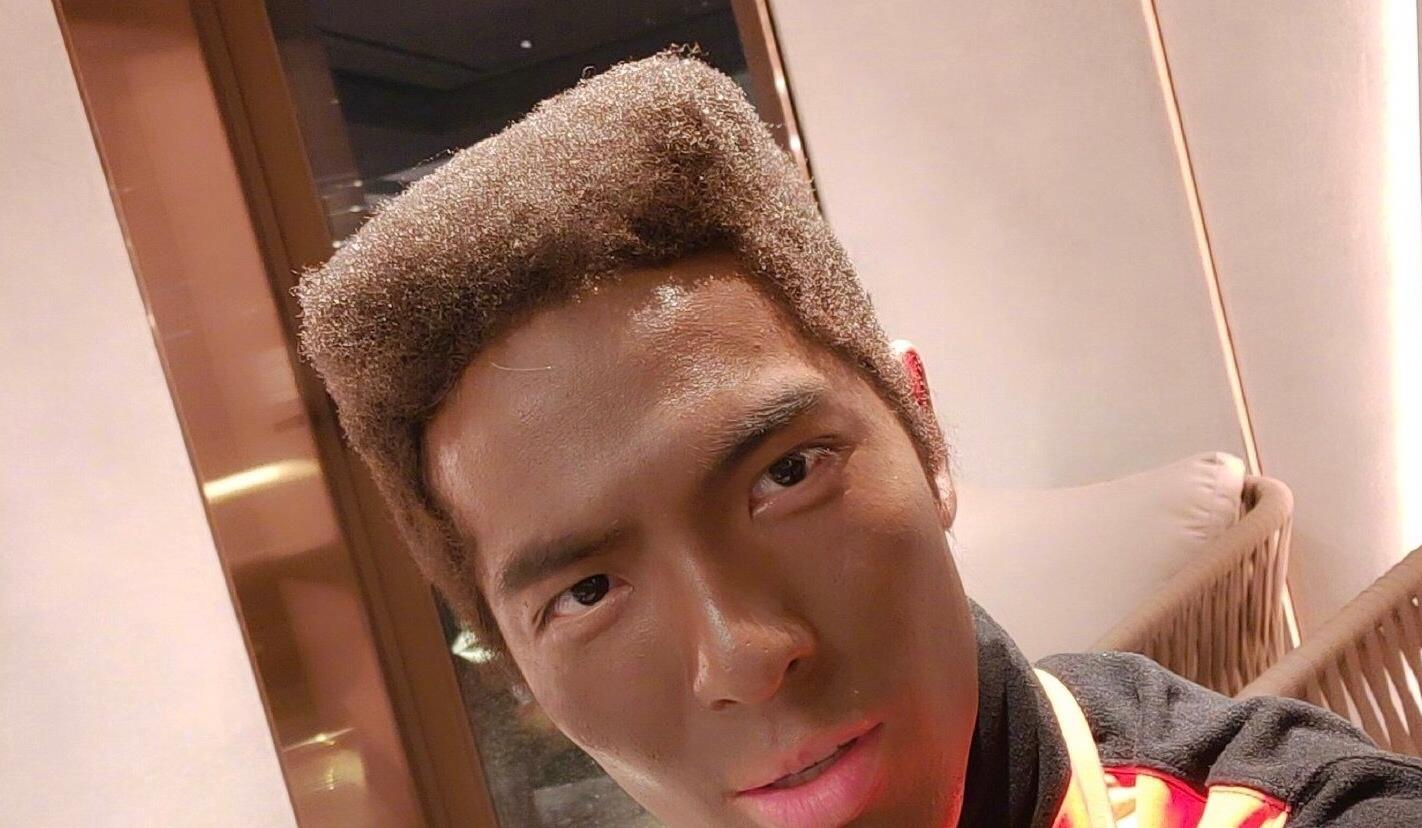 最惊人的是刘畊宏的身材也太好了,这是他的真实身材,网友们开始还以为