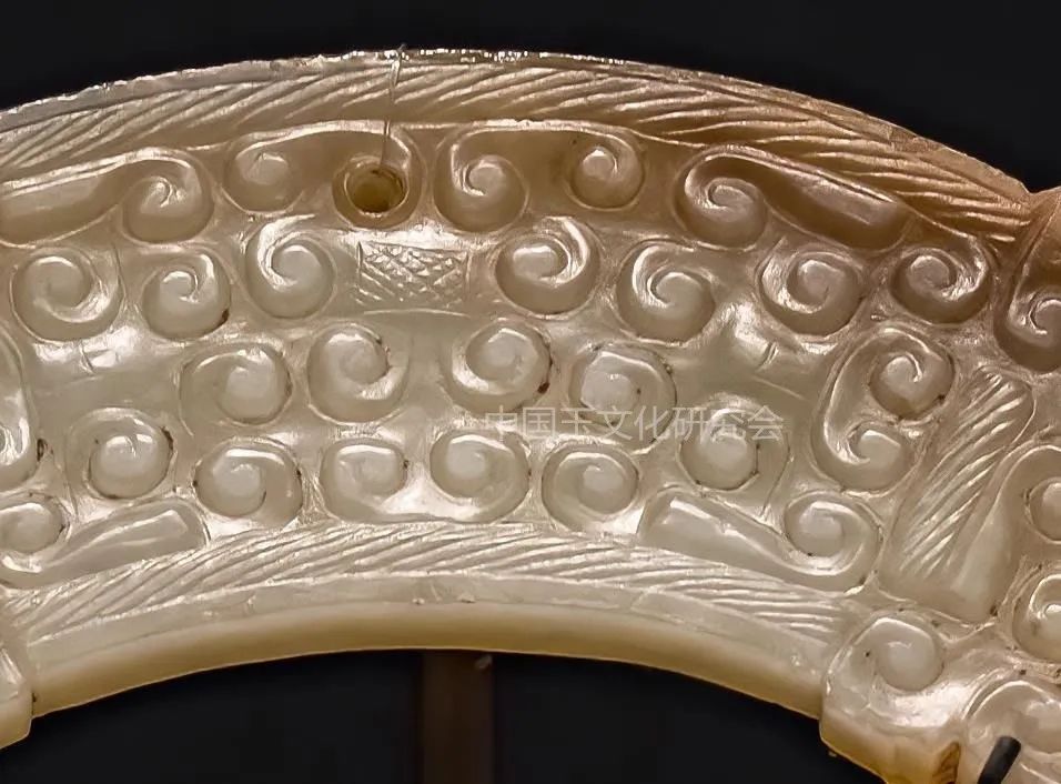 一组精美的战国玉璜——战国玉璜之特征_纹饰_形制_玉器