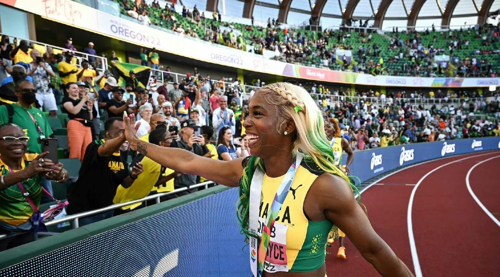 弗雷泽以10.67秒打破了世锦赛纪录!