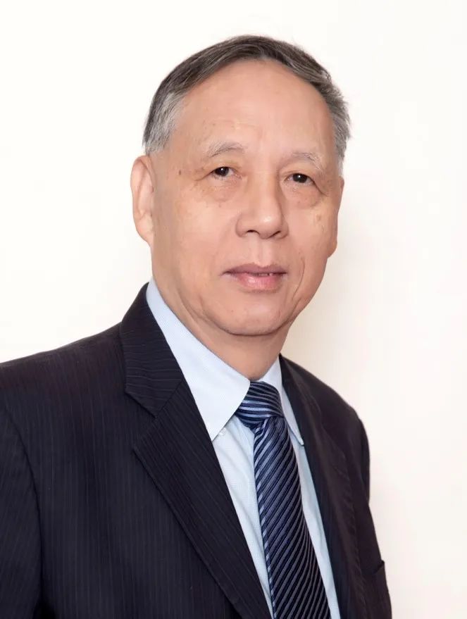 黄诚二级主任医师,教授福建省肿瘤医院首席专家,二级主任医师,教授