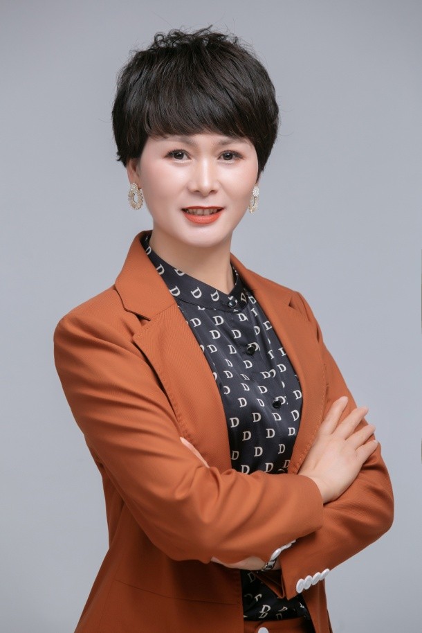 以诗品牌创始人介绍_张梅英_女性_财富