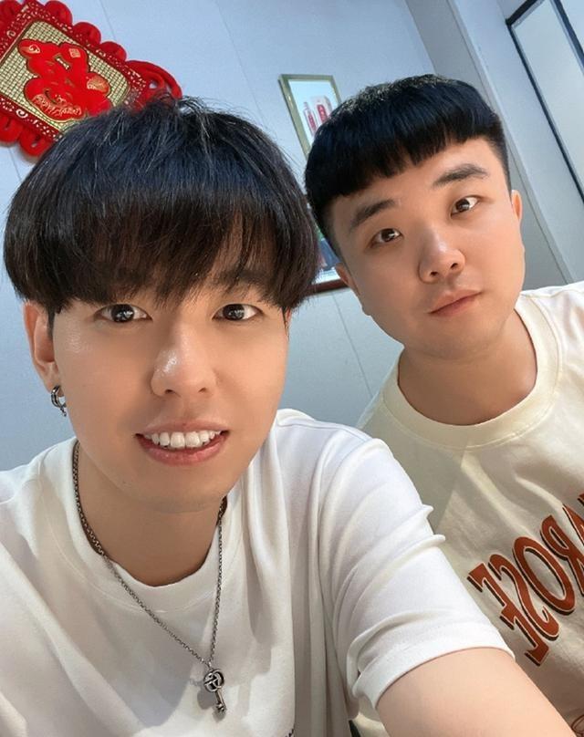 原创德云社靳鹤岚发文为搭档朱鹤松庆祝生日粉丝岚岚人气是真旺