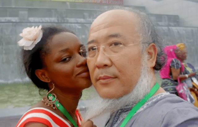 原创53岁画家杨彦娶21岁非洲女学生老来得两子为何后来选择出家