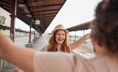01她和男朋友恋爱三年,见面的次数却屈指可数,有时候,我问她长期不