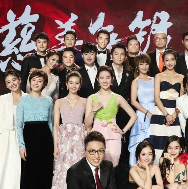 邓伦作为一名男明星,也能凭借美貌"艳压"别人,莫名让人觉得好笑.