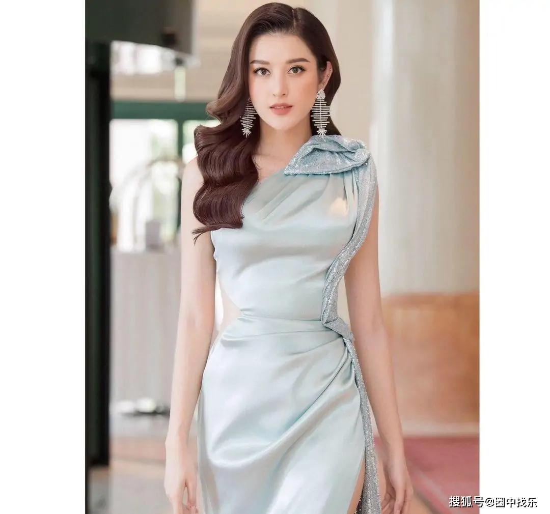 于是,刚到青春期的nguyentran就被签约成为了广告模特,凭借着出色的