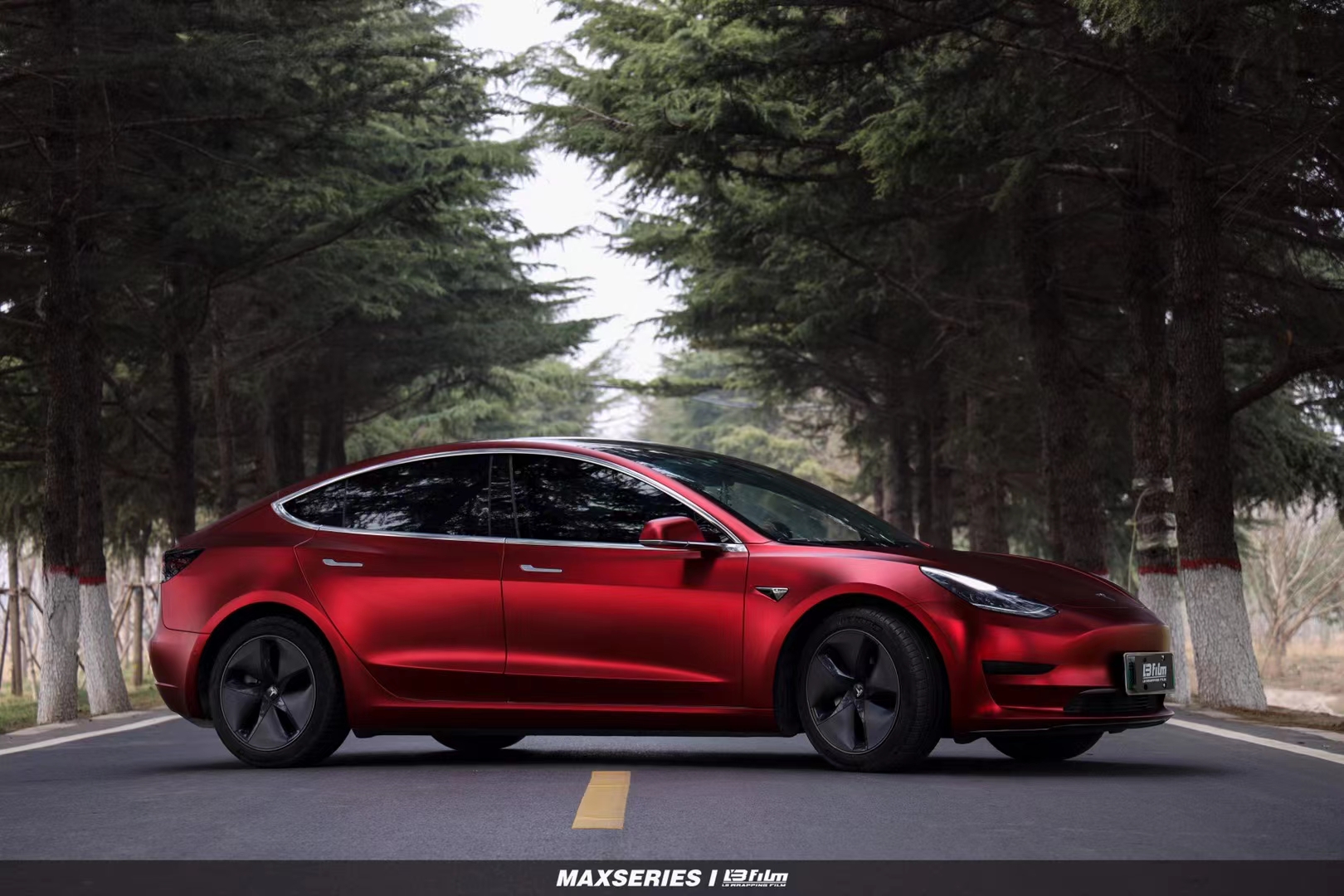 特斯拉model3lbfilm改色膜罗曼尼红非常有质感的一种深邃颜色
