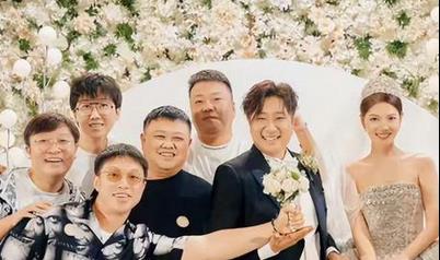 原创大碗娱乐张泰维大婚，老板贾玲亲自当证婚人！德云社艺人送祝福