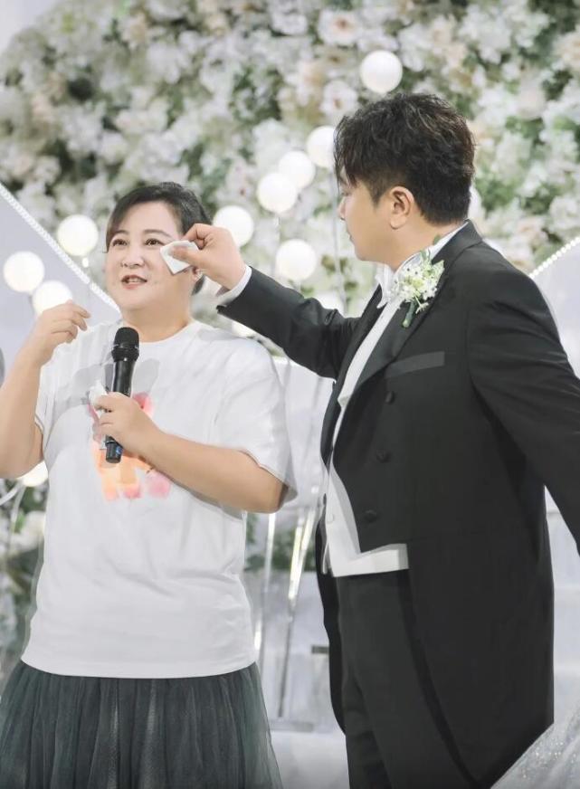演员张泰维结婚,贾玲证婚激动落泪,搭档张小斐未现身_太尉_婚礼_娱乐