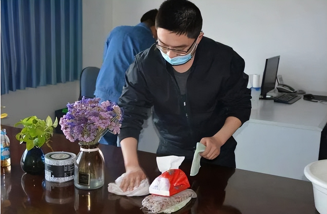 领导习惯让员工端茶倒水,新来的00后直接拒绝:这不是我该干的活_工作