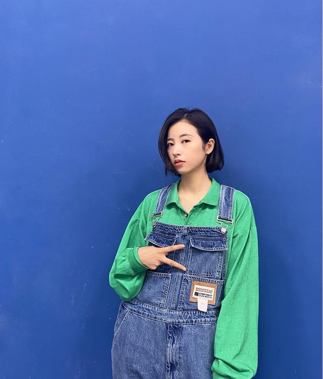 原创周雨彤夏日骑车出行穿搭曝光短裤黑帽帅呆了元气少女无敌