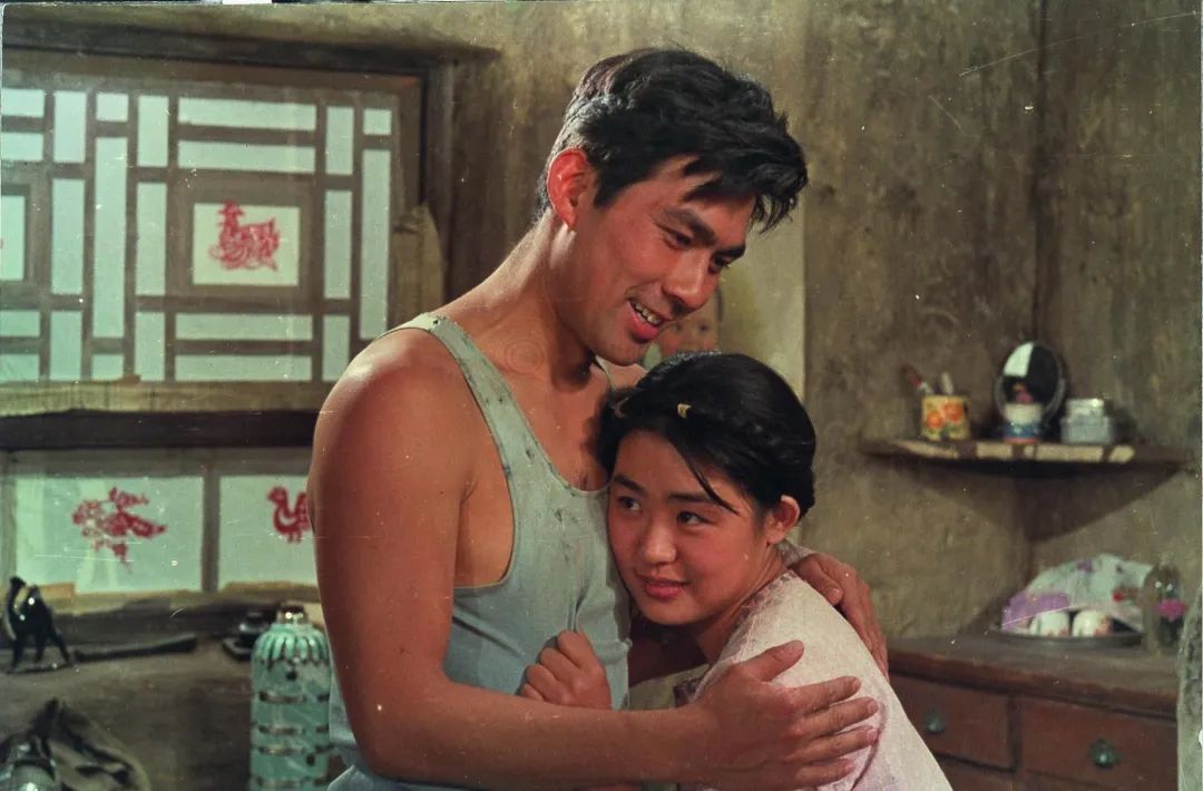 重温电影《牧马人》,我才发现这位农村妇女的"育儿经"很高明_儿子