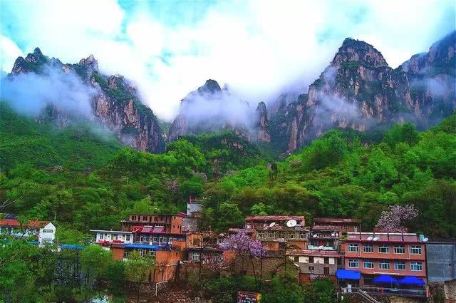 中国最“隐秘”村庄，在井底千年的世桃源，出门要爬2000级台阶