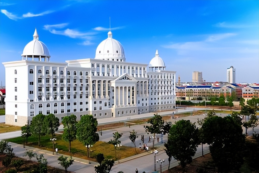 荆州大学城正在开足马力建设中,为荆州城市能级提升,聚集高端人才