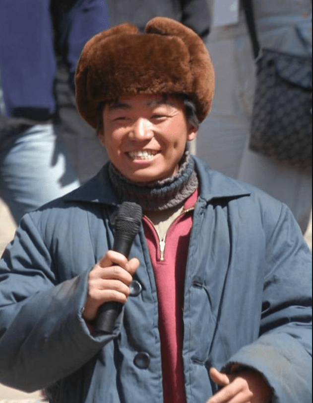 41岁王宝强近照曝光,戴金丝眼镜神似汪小菲,"傻根"土气全无_冯清_网友