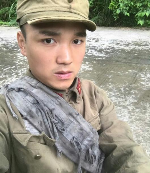 毕竟只是一位龙套演员,所以对于曹忆的介绍不是很多,但是目前也只是