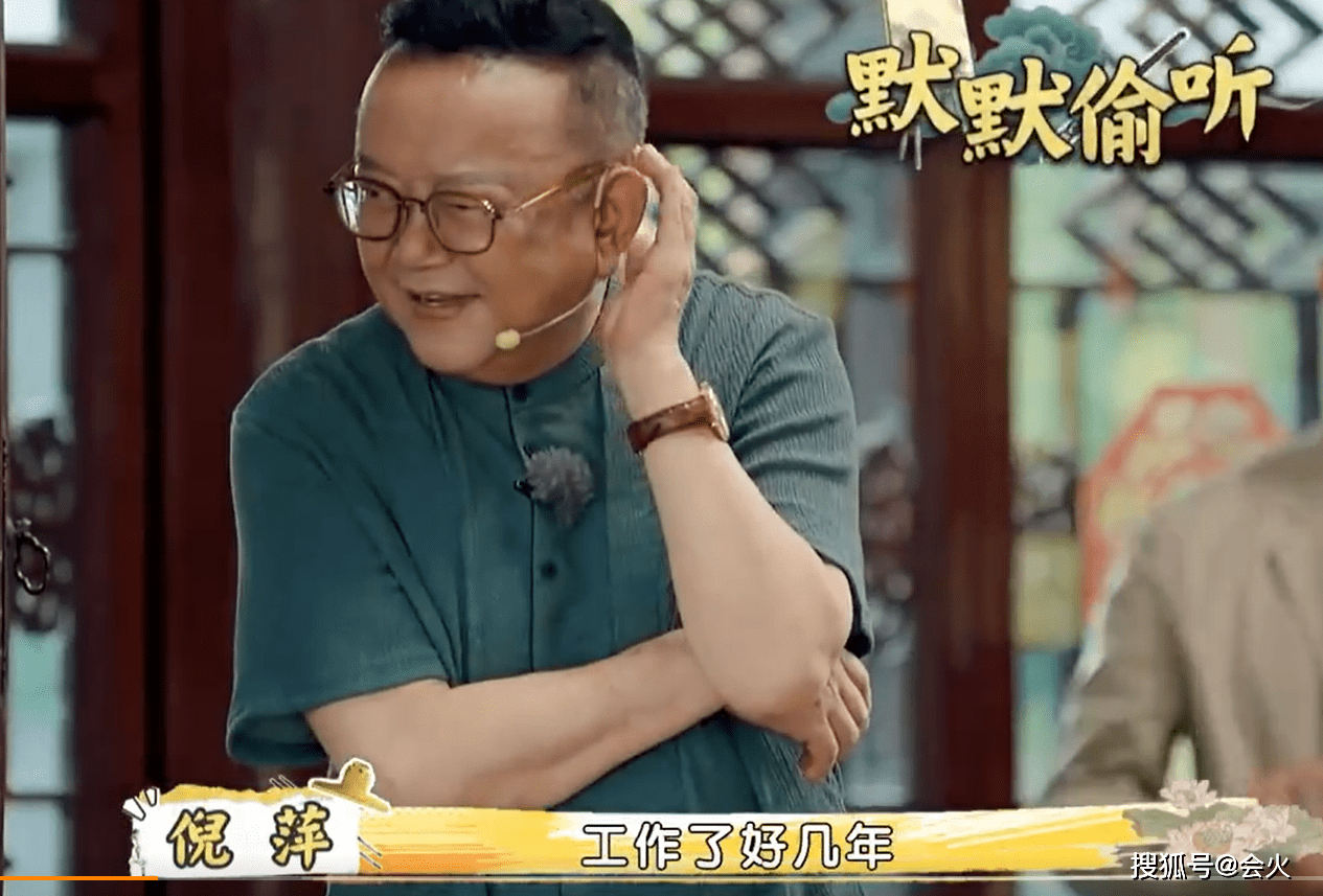 倪萍王刚再次携手主持,两人相拥难掩激动