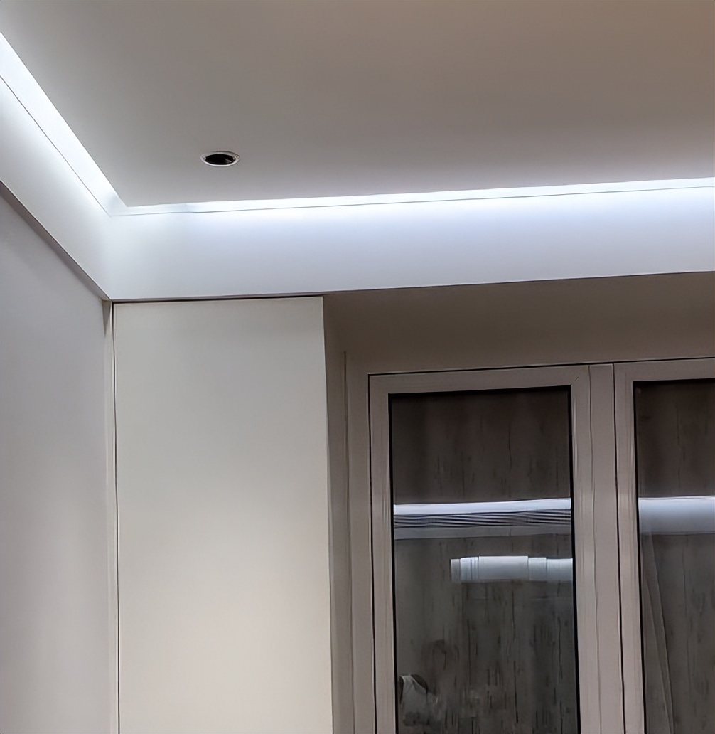 原创悬浮吊顶线性灯槽的做法不仅好看而且能在视觉上增加空间的高度