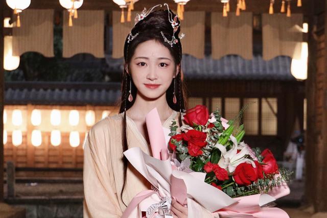 如今再参与公司的项目,扮演者杨肸子这次在剧里终是有了个好结局.