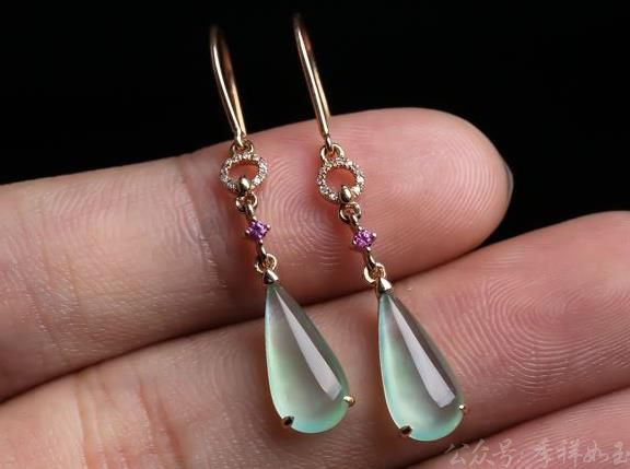 水滴翡翠耳坠图片及寓意翡翠徐显润