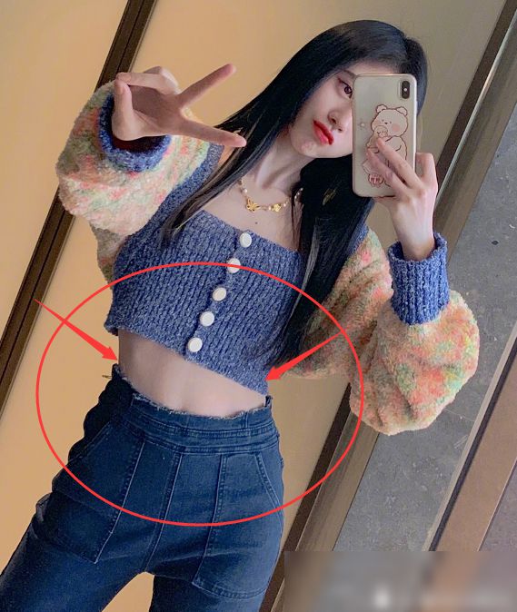 原创 鞠婧祎穿露腰装自拍,马甲线清晰可见,这腰围是真实存在的?