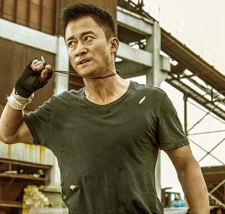 原创吴京用刀吃面太虎于谦谢楠当场吓愣被称最拼干饭人