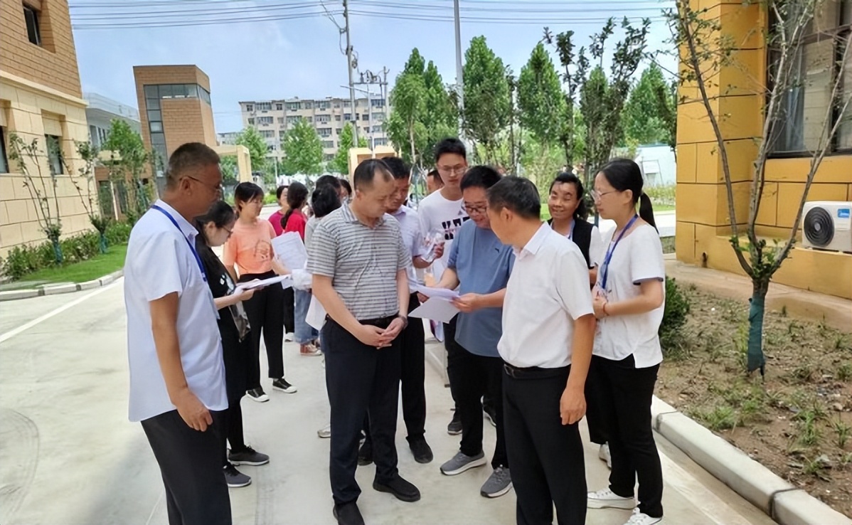 7月6日,鹤壁市商务局三级调研员付爱国带队开展全市开放招商半年考核