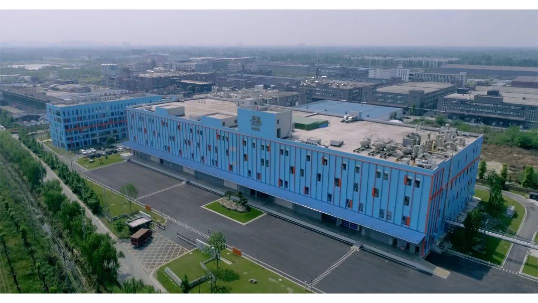 (杨国福成都工厂)杨国福不止在生产端自建工厂,在运输环节也严格把控.