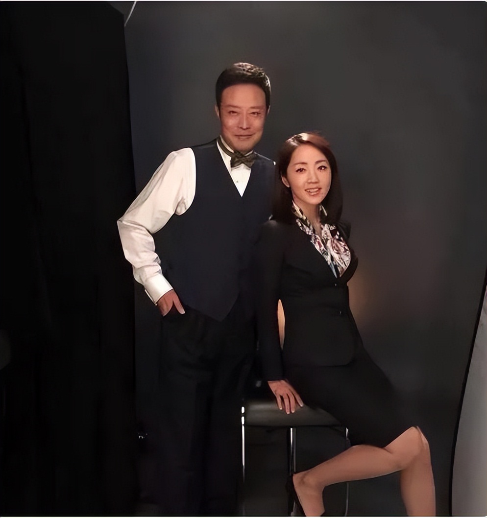 《天气预报》主持人杨丹:27年零失误,嫁给初恋丈夫,40岁当妈妈_父母