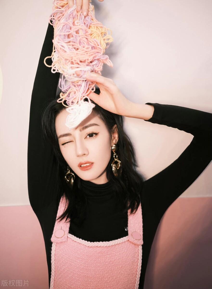 原创迪丽热巴她很爱笑是一种过目难忘的热烈明艳饱满的笑