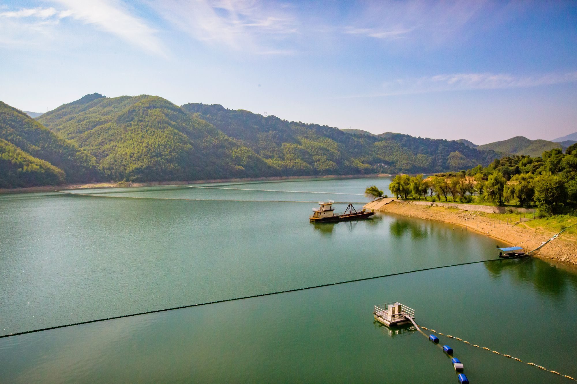 原创安徽六安佛子岭水库被誉为亚洲第一坝山色秀美充满诗意