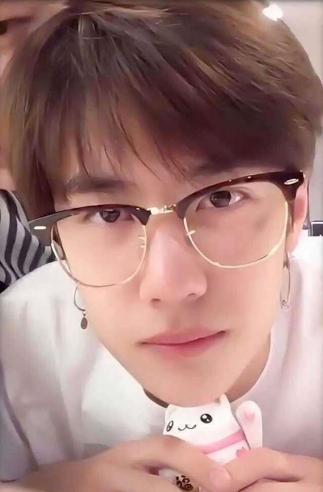 王一博眼镜杀合集,瞬间化身芳心纵火犯,太上头了!_比赛_时候_节目