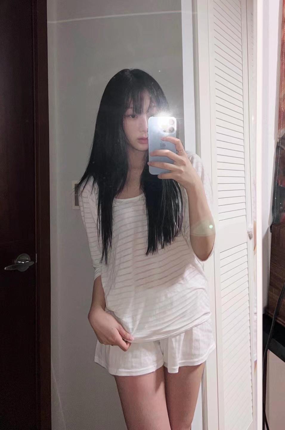 22岁aespa成员giselle晒素颜自拍外表与众不同的利落美人
