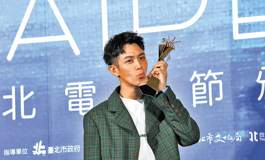 柯震东复出拿影帝,人民日报怒批:nars的每一件商品都有毒贩提成_台湾