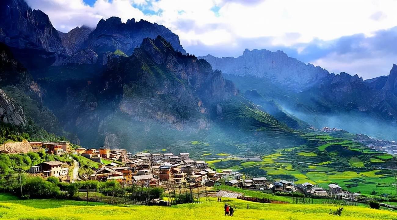 它被誉为是“小西藏”，风景美的让人心醉，颠覆你对大西北的认知