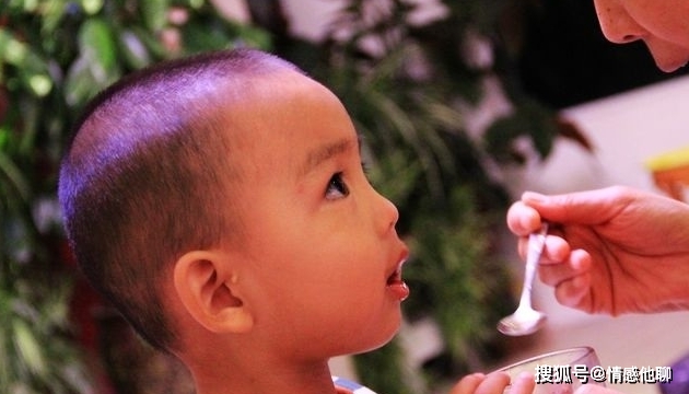 孩子总便秘，多喝水、吃蔬菜都不管用？可能是这东西吃少了