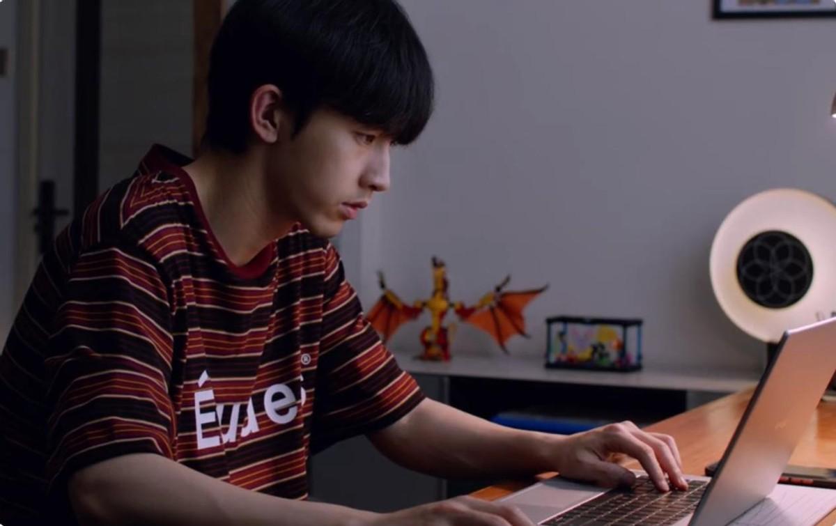 帅气学长上线,换剧如换头,根本认不出一个吕嘉伟出现在林身边,一个