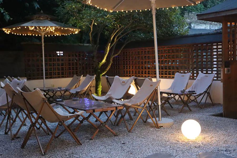 城市出逃计划|新晋满觉陇氛围感露营小酒馆!