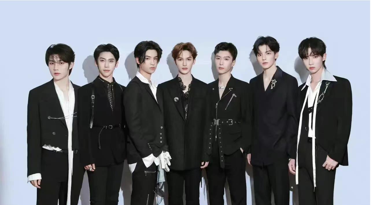 乐华七子2人塌房网友心疼王一博劝杜华别卖面膜先解散组团