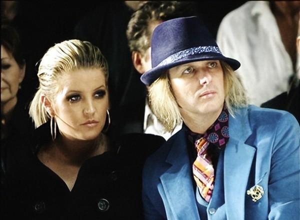 原创猫王女儿活的有多惨四婚四离败光家产连儿子也选择了自尽