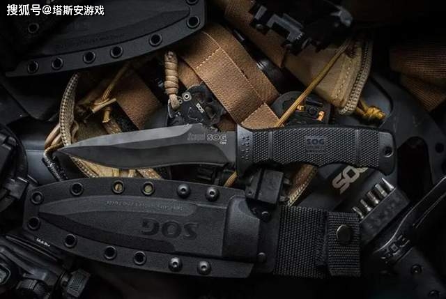 看外形像是一把小砍刀,甚至像是切西瓜的刀具,但它采用特殊的钢材锻造