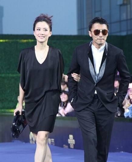她曾陪伴谢霆锋23年,未婚先孕生下女儿,今48岁仍是单亲妈妈_霍汶希_霍