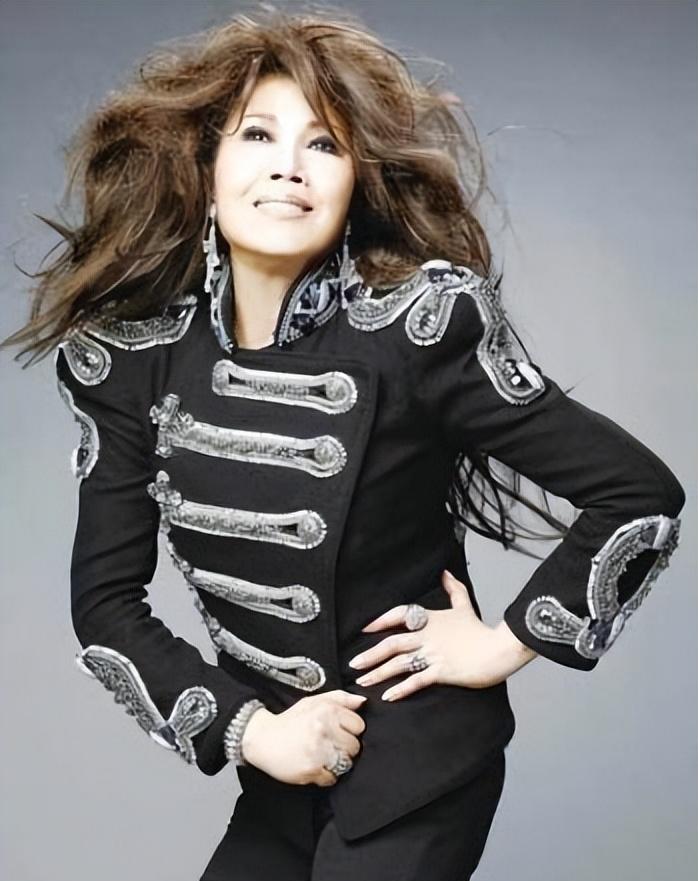 则是连邓丽君都要叫一声前辈的歌手而欧阳娜娜的姑姑欧阳菲菲原因不过