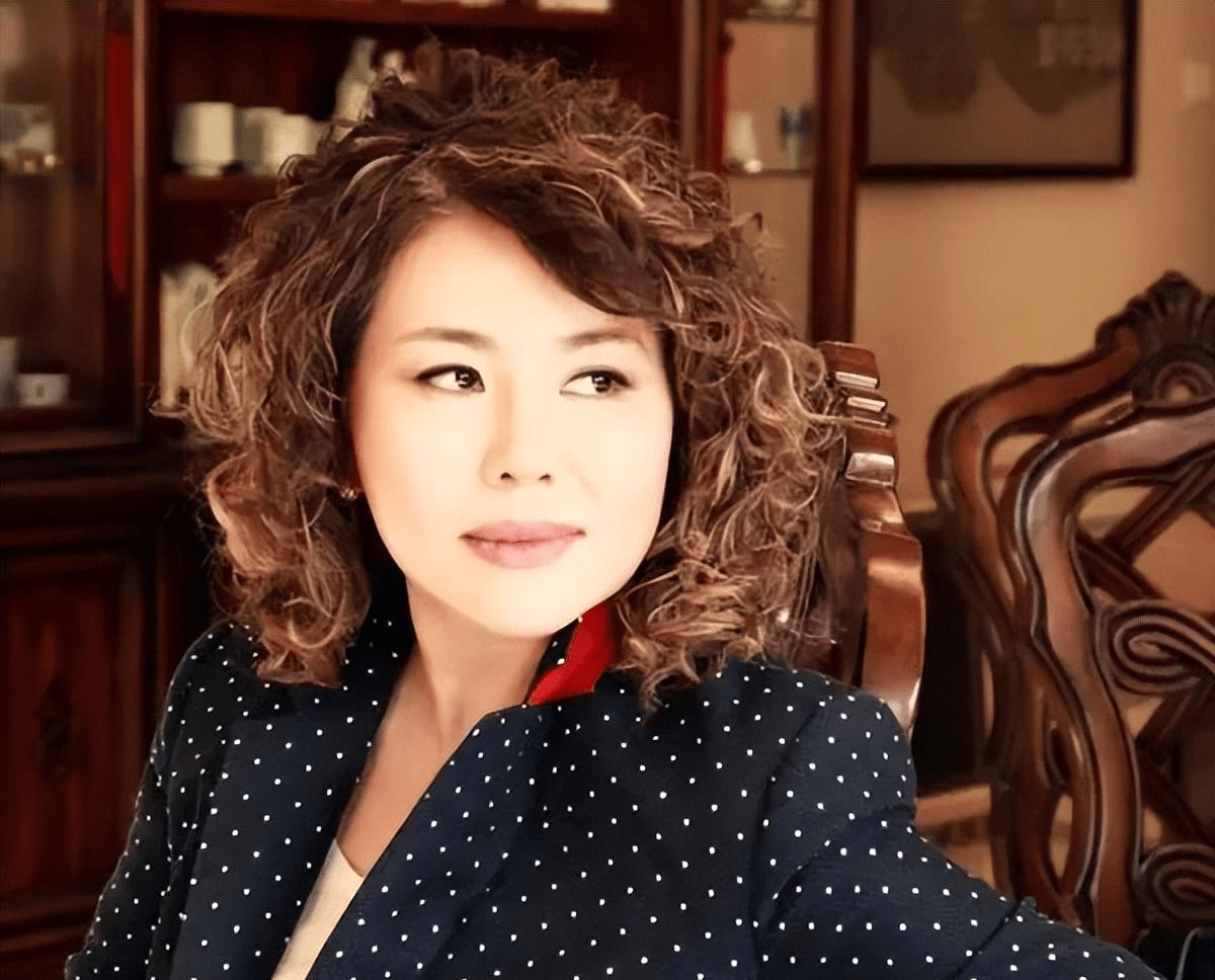 因此,方静6岁时就拜晋剧著名女高音,表演艺术家郭英兰为徒弟,并很快