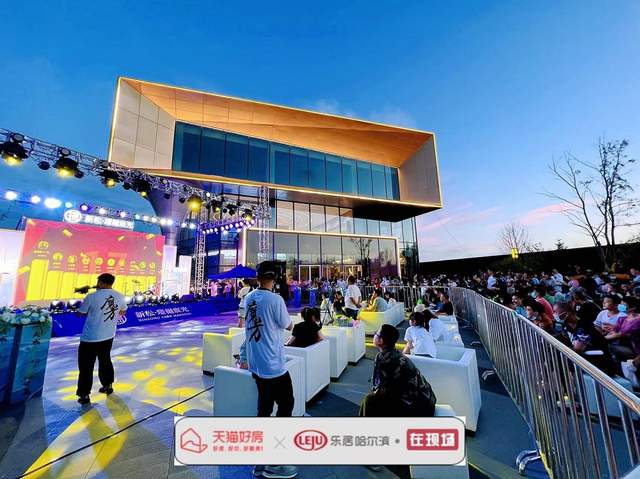 开放当日晚五点三十分便是斯卡拉之夜星光音乐节,东方斯卡拉文化传媒