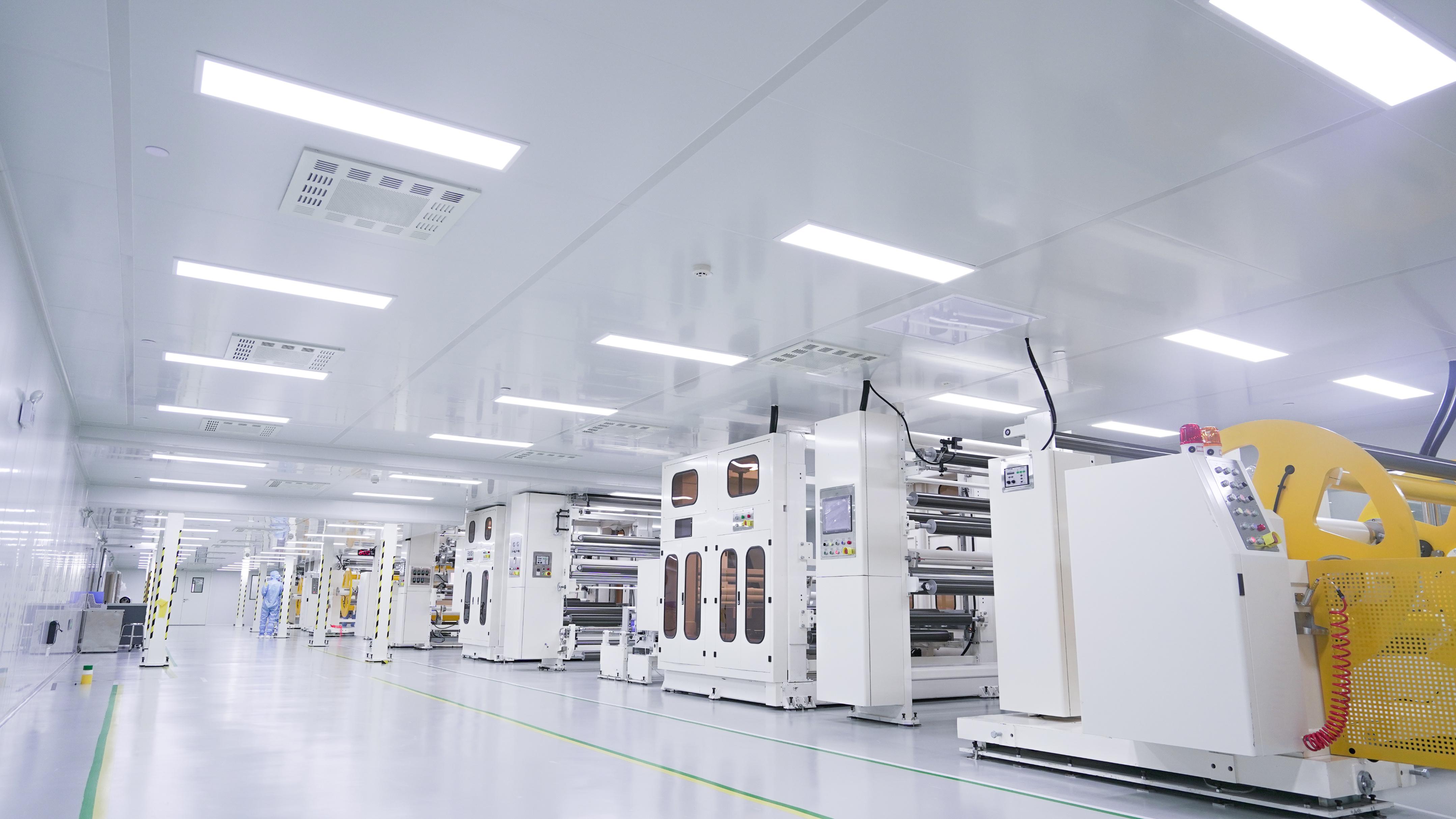 一流的生产线中威时和汽车膜工厂所建造的是先进的现代精密生产制造