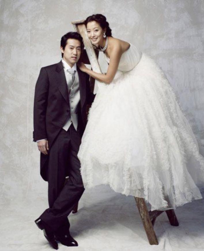 5位嫁入豪门国外女星幸福生活_金喜善_老公_崔贞允