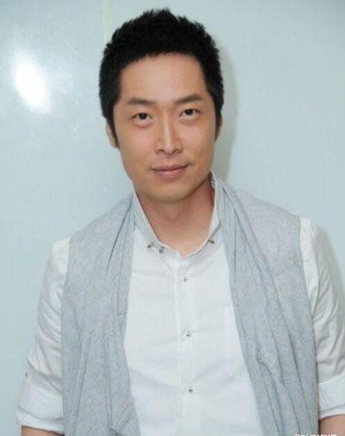 只要是马浚伟出现在唱歌的舞台上面,场下的观众都会是唏嘘一片,作为一