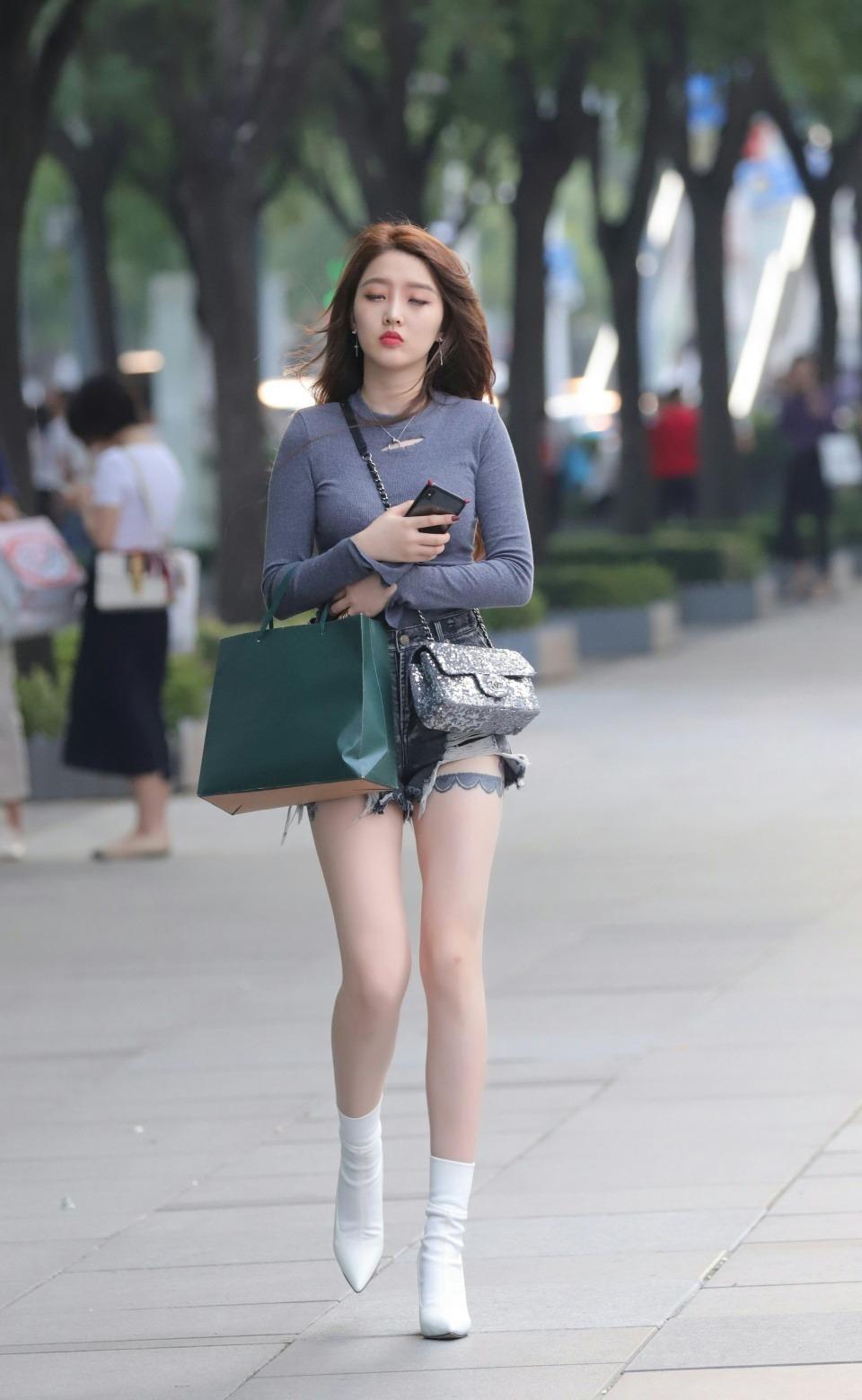 街拍:遇到好看的小姐姐,你会不会一眼就喜欢?_美颜_时尚_女孩