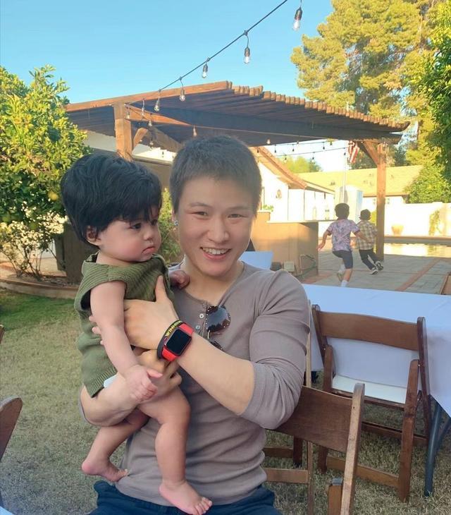 张伟丽曝光十年前近照,与现在判若两人:当时我是淑女_照片_健身房